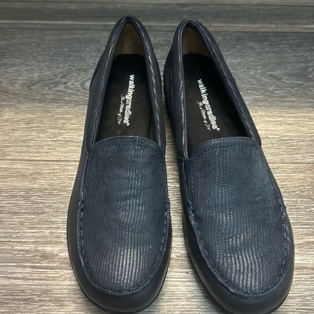 Walking cradles flats woman’s size 10.5 (n55)
